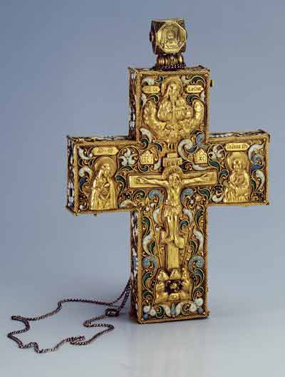 Крест наперсный. Первая половина XVII века (1606–1619?). Золото, серебро; перегородчатая эмаль. ГЭ
