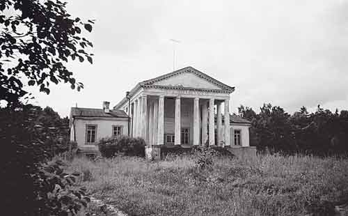 Парковый портик усадебного дома в Лубенькине. 1960-е годы
