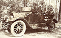 Сестры милосердия на санитарном автомобиле 8-го отряда ВЗС. 1915**
