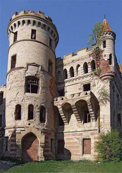 Восточная часть замка в Муромцеве. Фото автора. 2007
