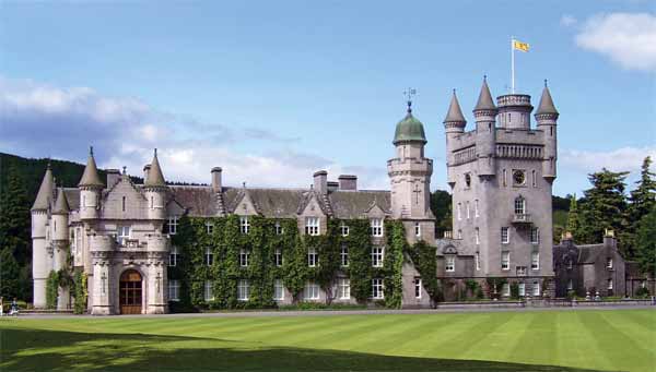 Общий вид шотландского замка Бэлморэл
