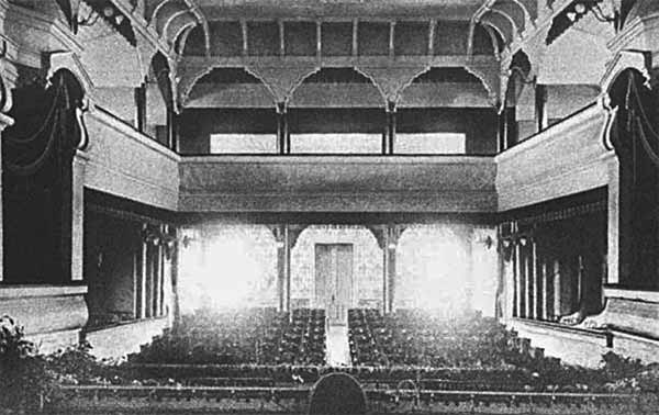 Внутренний вид муромцевского театра. Фото рубежа XIX–XX веков
