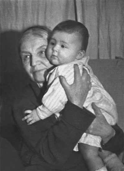 Е.А.Реформатская с внучкой Машей. Ноябрь 1938 года

