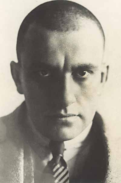 Владимир Маяковский. 1927. Фотография Н.М.Петрова. ГЛМ
