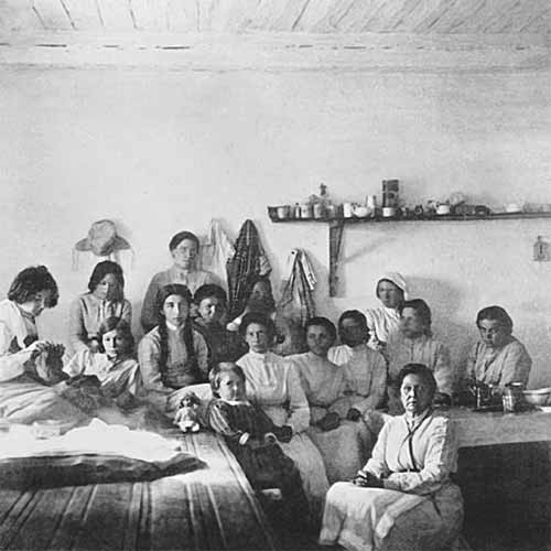 Каторжанки в Акатуевской тюрьме. [1906–1907]
