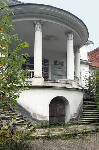 Балкон-ротонда центральной части дома. 1805. Восстановлена в 1980–1990-х годах
