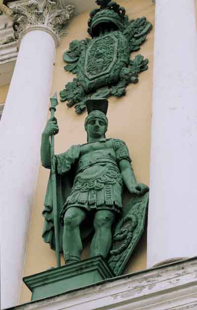 В.И.Демут-Малиновский. Молодой воин. Статуя на фасаде арки Главного штаба. 1828. Медь
