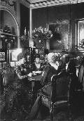Король Дании Кристиан IX за игрой в карты с дочерьми – императрицей Марией Федоровной (в центре), королевой Англии Александрой (слева) и герцогиней Кумберлендской Тирой. Дворец Амалиенборг. 1902