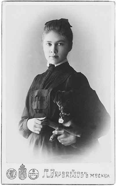 Елена (Лёля) Кожевникова, в замужестве Прокофьева. 1900-е годы

