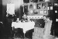 М.В.Беэр в гостиной дома Беэров в Малом Левшинском. 1908. ГМП