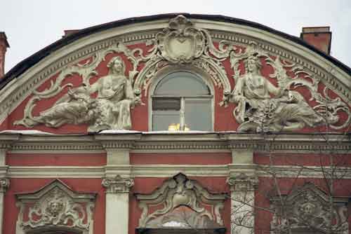 Фронтон дома Дылева в Петербурге. Архитектор И.Монигетти. Конец 1840-х — начало 1850-х годов
