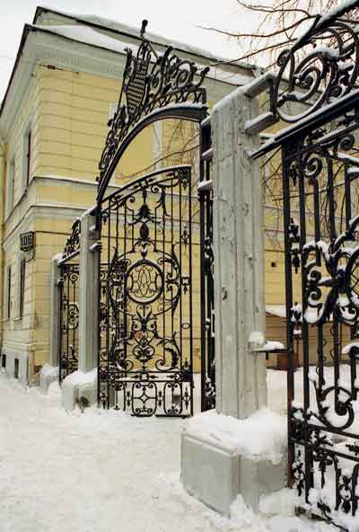 Ограда дома Воронцова в Петербурге.  Архитектор И.Монигетти. 1856–1857

