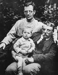 Борис Пильняк с отцом А.И.Вогау и сыном Андреем. Коломна. Лето 1923 года