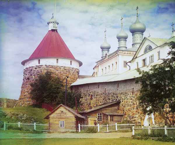 Угловая башня Троицкого собора в Соловецком монастыре
