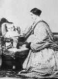 Ю.Д.Стунеева, в замужестве Бер, с сыном Дмитрием. Фотография 1860 года. Музей-усадьба М.И.Глинки