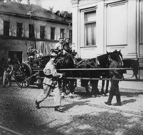 Пожарная команда на Плющихе. 1900-е годы
