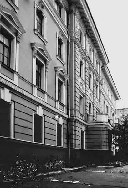 Здание на Б.Грузинской улице, в котором находилось Общежитие студентов имени Императора Николая II, где П.А.Флоренский жил в 1900–1902 годах 
