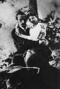А.Л.Блок и А.А.Бекетова — жених и невеста в Шахматове. 1878. Фото Д.И.Менделеева