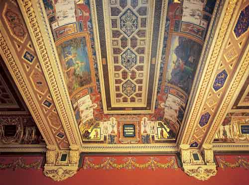 Фрагмент росписи потолка Папской галереи
