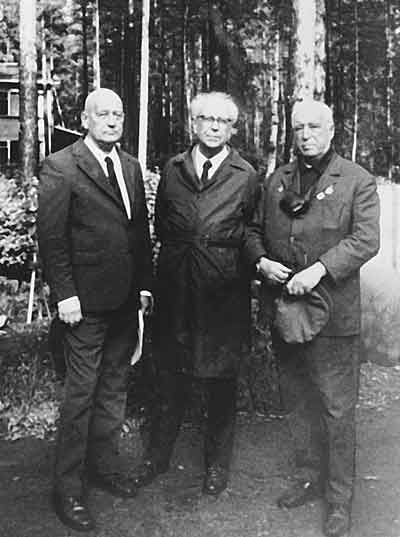 Братья Лихачевы: Михаил, Дмитрий, Юрий. Комарово. 1975
