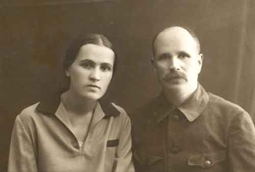 Зинаида Александровна с отцом Александром Алексеевичем Макаровым. 1929
