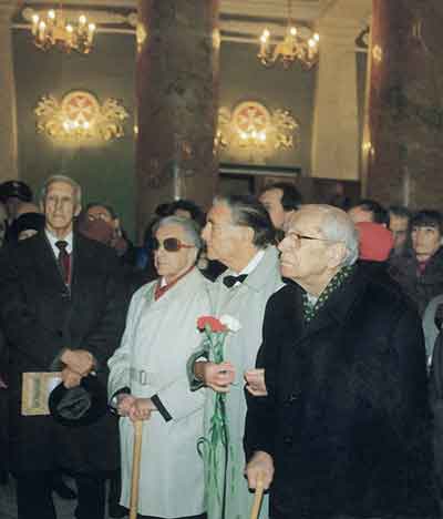 Э.А.Фальц-Фейн и Д. С. Лихачев в Санкт-Петербургском Суворовском училище (бывший Пажеский корпус). 1998