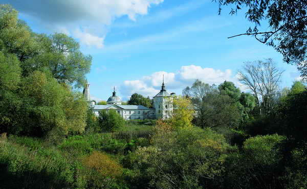Николо-Пешношский монастырь, как сказочный град Китеж, затаился неподалеку от Боблова
