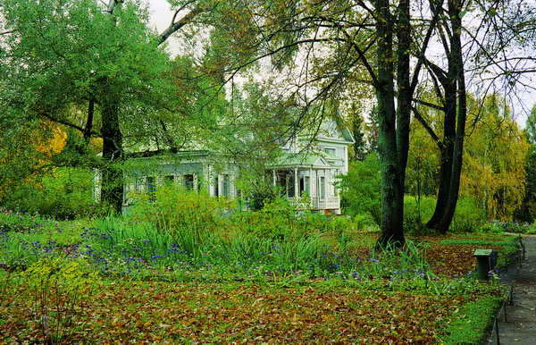 Дом в Шахматове, где жили А.А.Блок и Л.Д.Менделеева-Блок
