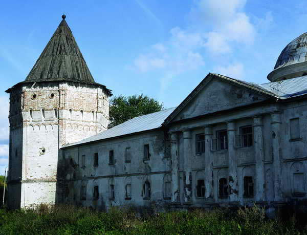 Из подвалов древнего Николо-Пешношского монастыря летели в 1899 году одни из первых в Подмосковье радиосигналы

