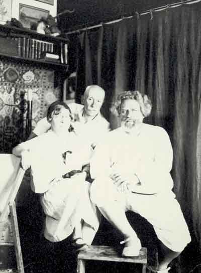 Справа налево: М.А.Волошин, художник К.Ф.Богаевский и неустановленное лицо в кабинете поэта. 1910-е годы
