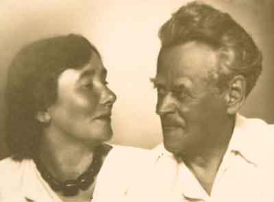 	Собиратель «Библиотеки русской поэзии» И.Н.Розанов и его жена К.А.Марцишевская, передавшая в 1964 году уникальную библиотеку в дар музею. 1950-е годы
