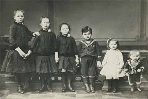Дети Бари: Анна, Ольга, Евгения, Виктор, Лидия, Владимир. Москва. 1 января 1889
