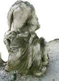 Мраморная скульптура из усадебного парка. Вторая половина XIX века. Фото 2006 года