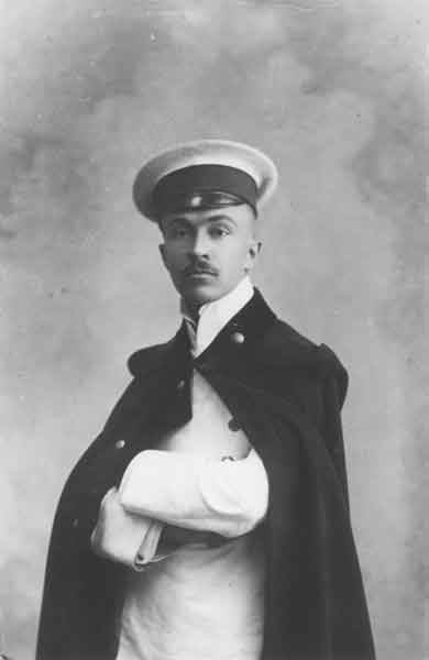 Б.А.Садовской стилизует себя «под Лермонтова». Пятигорск. 1912
